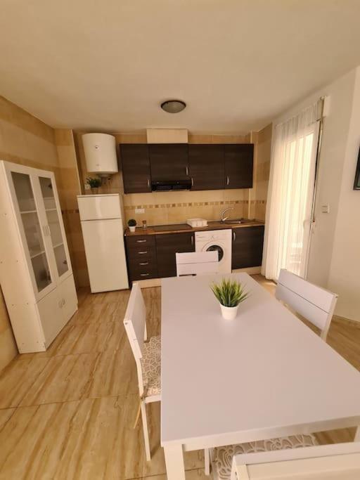 Beautiful Apartment With Patio 托雷维耶哈 外观 照片